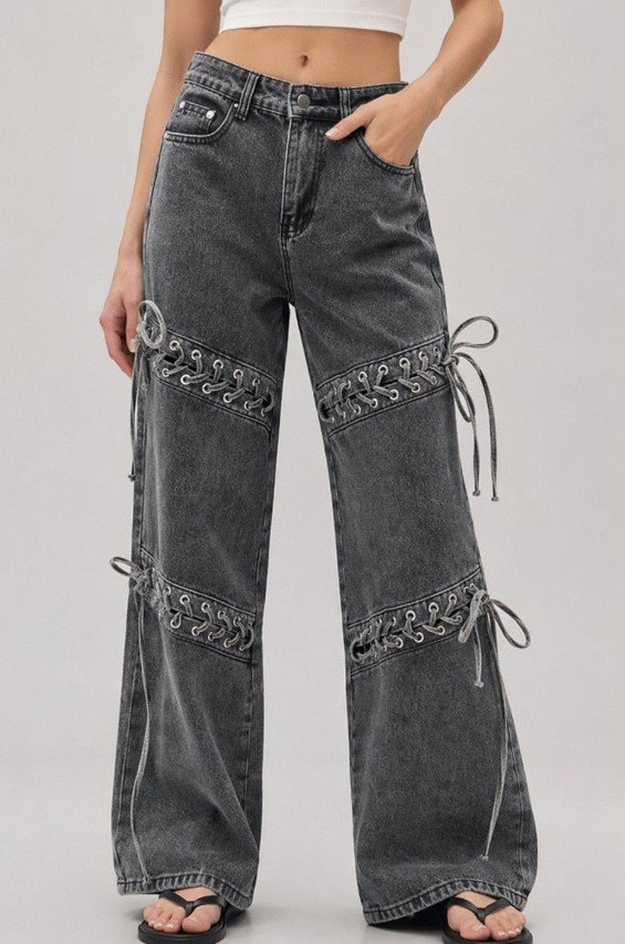 Suo Women Relaxed Fit Mid-Rise Light Fade Jeans