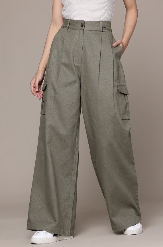 Roadster The Lifestyle Co. Women Pure Cotton Pleated Regular Fit Cargos