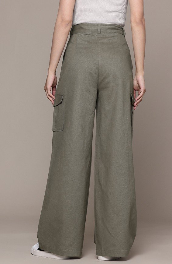 Roadster The Lifestyle Co. Women Pure Cotton Pleated Regular Fit Cargos