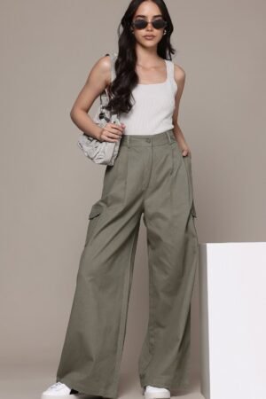 Roadster The Lifestyle Co. Women Pure Cotton Pleated Regular Fit Cargos