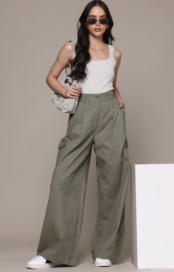 Roadster The Lifestyle Co. Women Pure Cotton Pleated Regular Fit Cargos