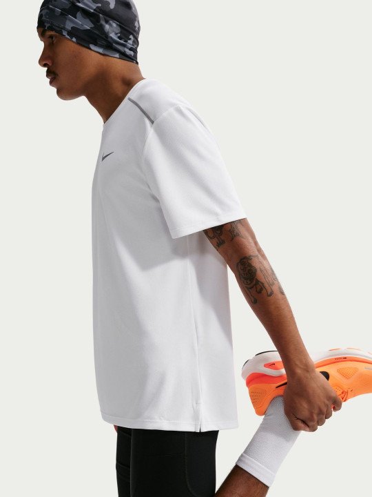 Nike Miler Men Dri-FIT UV-Protection Short-Sleeve Running T-Shirt